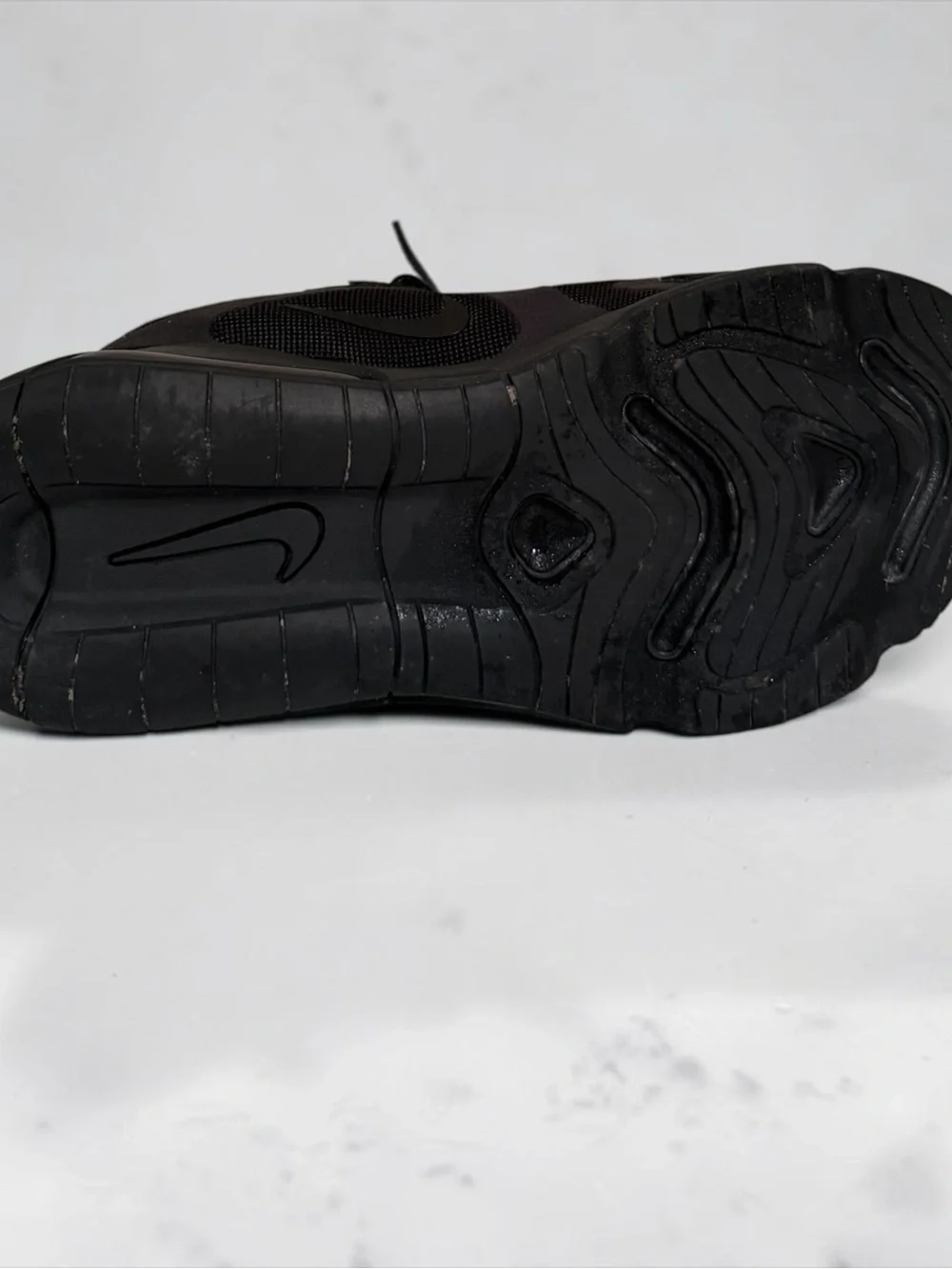 Nike Air Max 200 Triple Black Men's Size 9.5 (AQ2568-003) Running Shoes